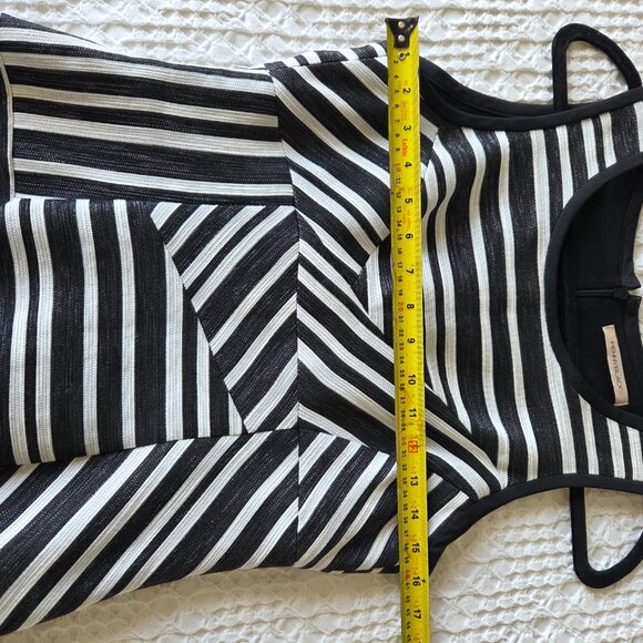 PENNYBLACK knee length sleeveless striped black and white dress. Size 4 - Picture 8 of 11